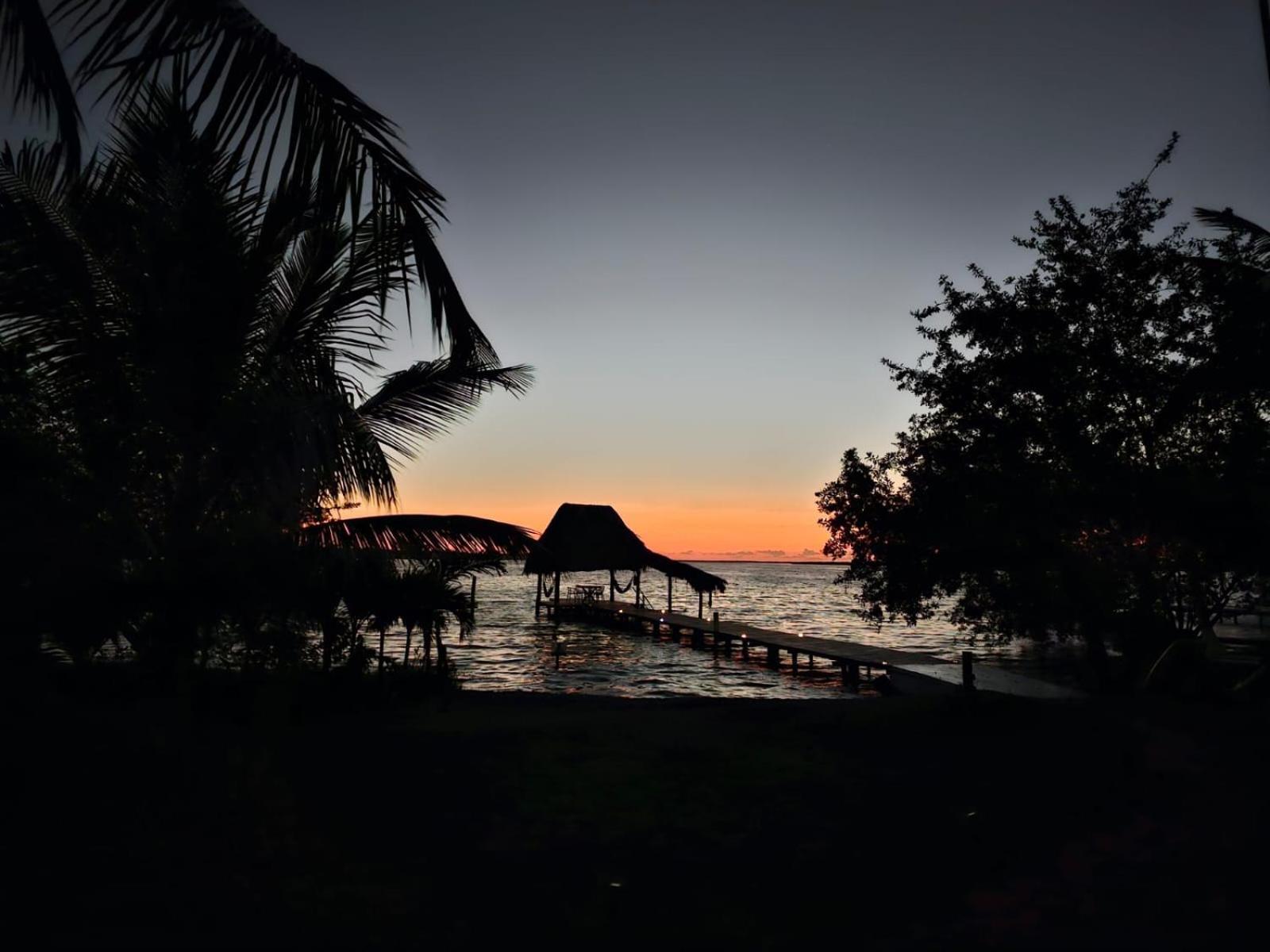 Cabana Con Muelle Privado En La Laguna De 巴卡拉尔 外观 照片